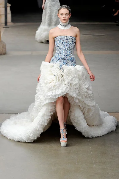Look 27